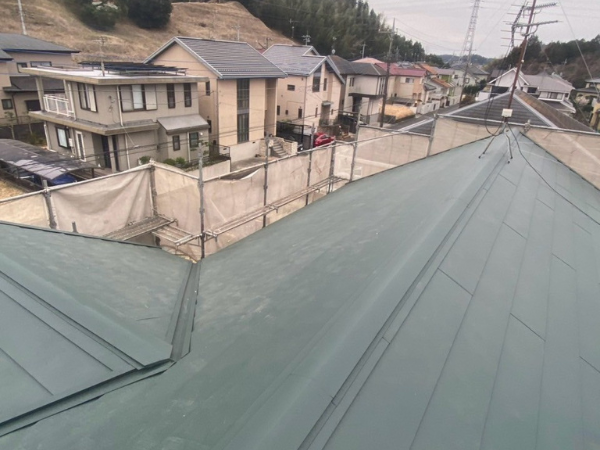 神奈川県川崎市にて屋根修理　〈スレートからスーパーガルテクトへカバー工法〉 施工後
